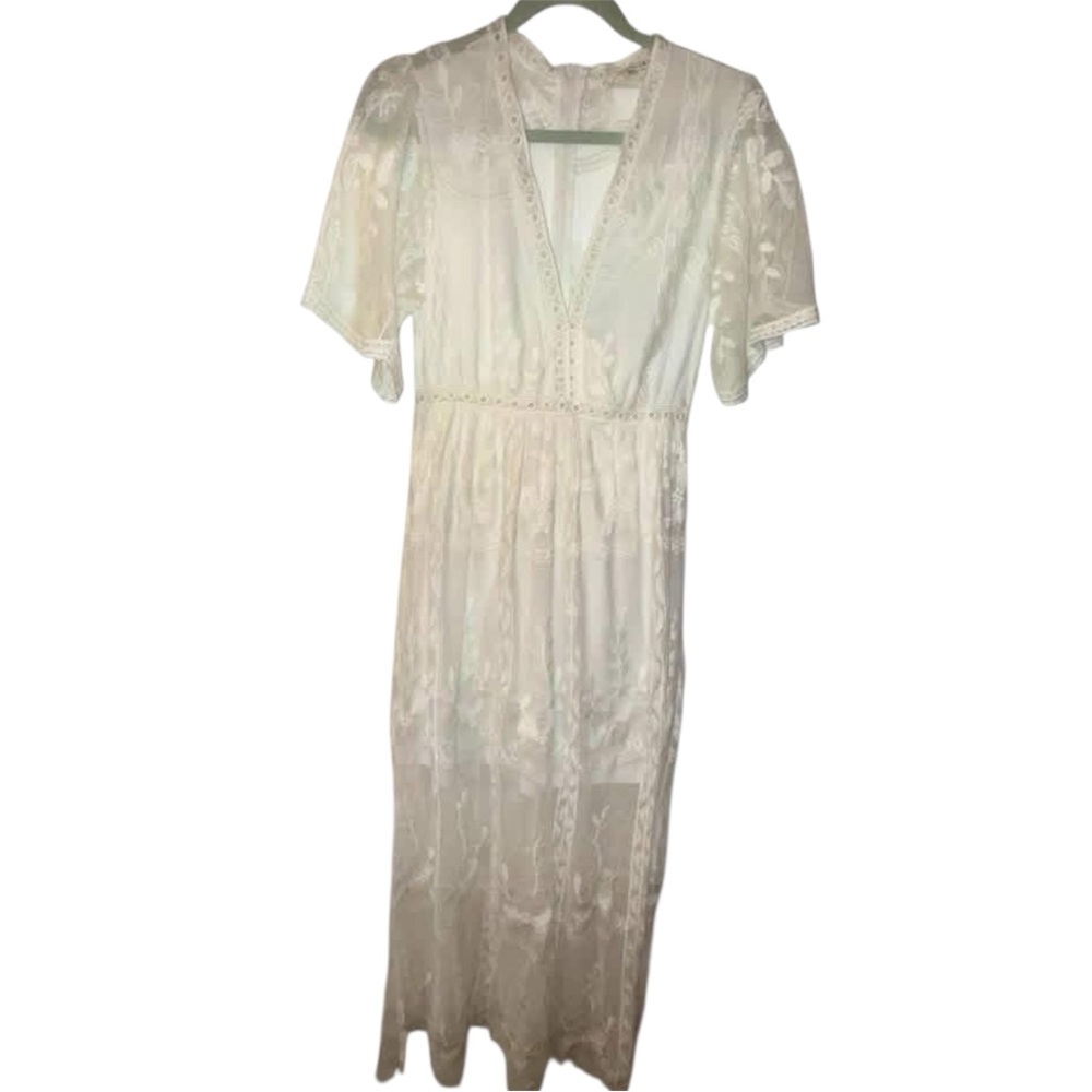 White Lace Maxi Dress with V-Neck, new, never worn. Boutique brand. Size small.